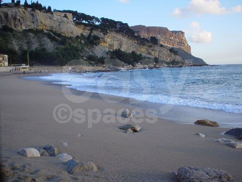 Natural location scouting for professional photo productions in Marseille and its surrounding areas