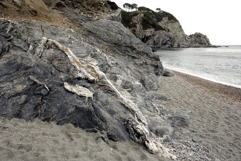 Beautiful and picturesque beaches in Toulon perfectly suited for photo shooting sessions
