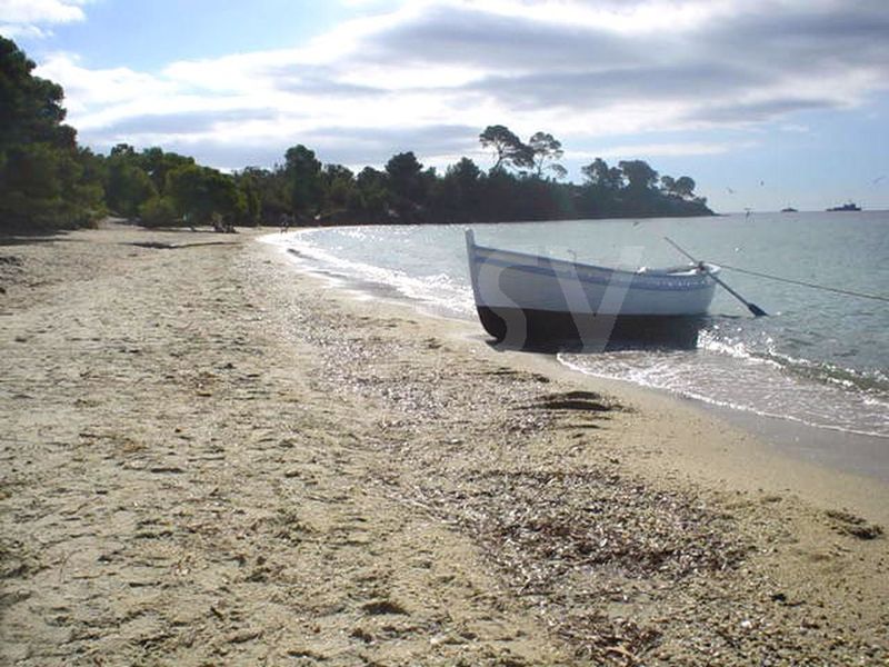 Sandy beach location ideal for filming and shooting in the Var department within the Provence-Alpes-Côte d'Azur region in southern France