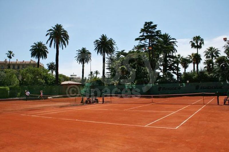 renting tennis courts specifically designed for professional movie shootings and high-quality photo productions in the city of Nice