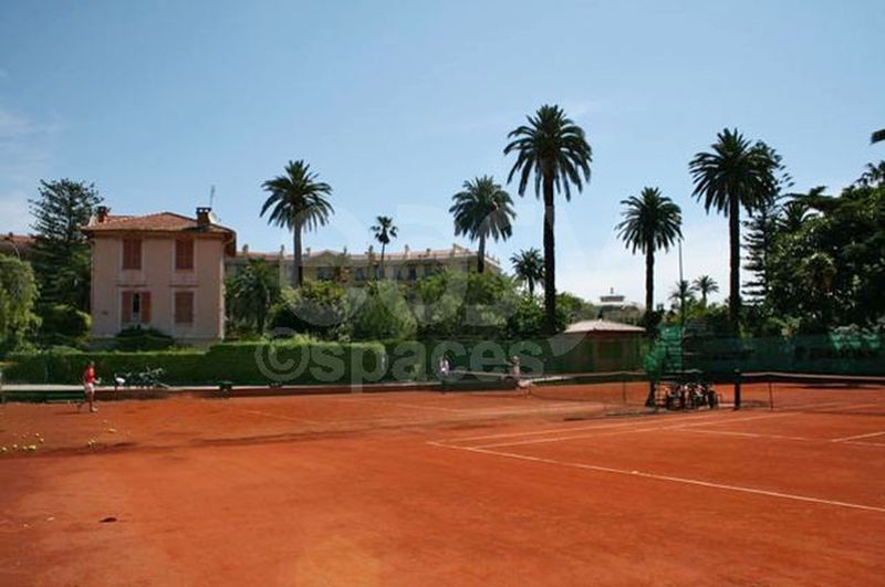 rental of tennis courts for film and photo shoots in the south region of France, providing ideal locations for shooting purposes