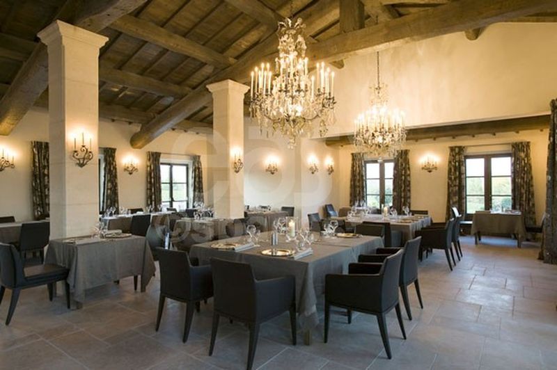 Rental of traditional country farmhouse for professional photo production shoots