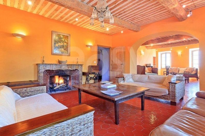 Beautiful property rental available for film shooting in the picturesque Verdon region