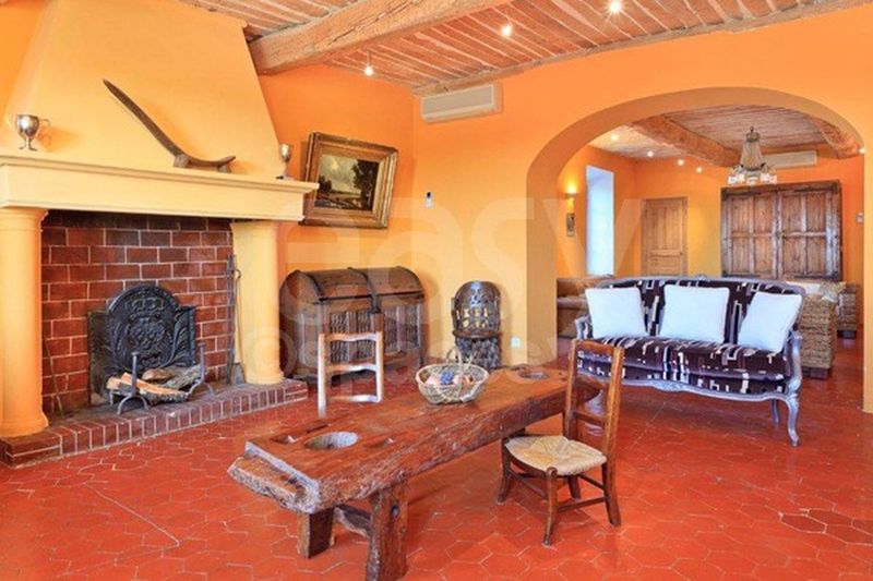 Rental of a beautiful location with a swimming pool perfect for photo shoots in Draguignan