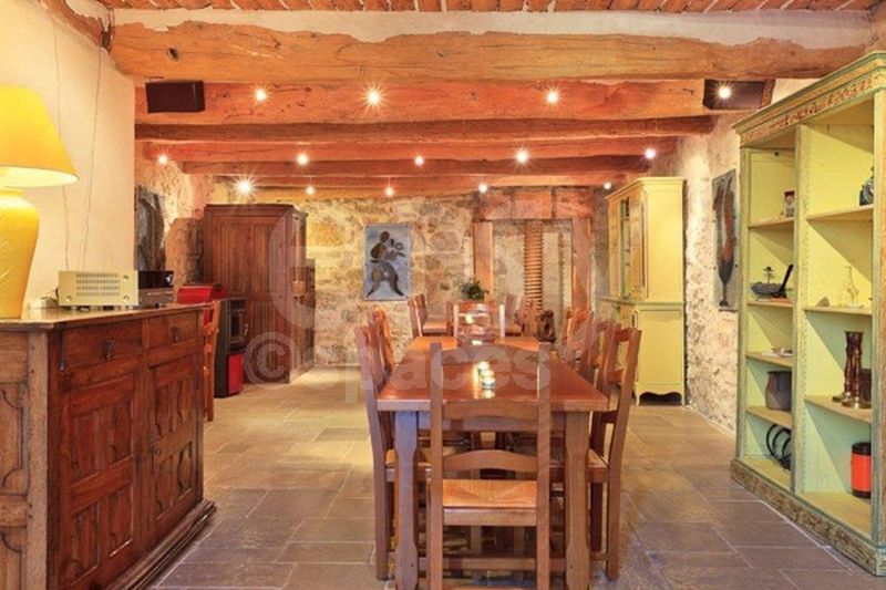 Scenery rental services specifically designed for professional photo shoots in the South of France