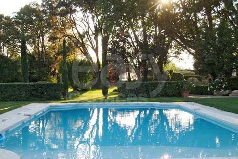 Luxury villa rental with a private swimming pool located in the beautiful region of Provence