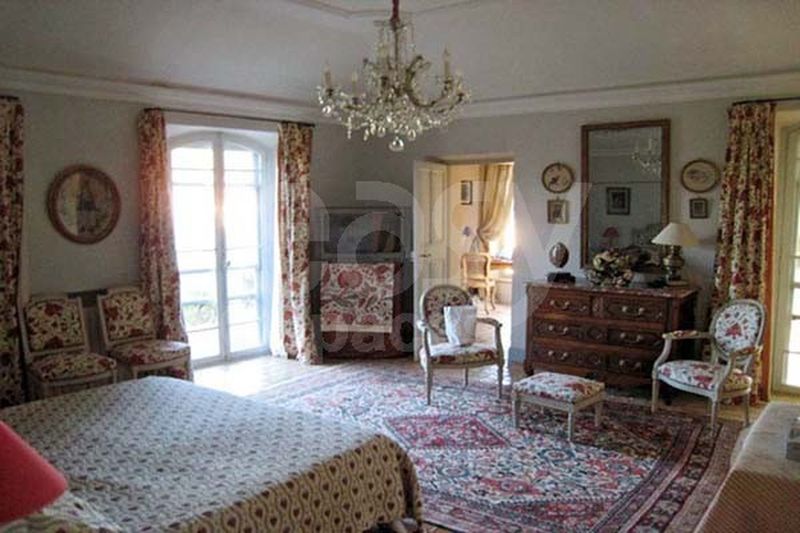 Location place available for photo production in the Provence-Alpes-Côte d'Azur region situated between Nimes and Marseille