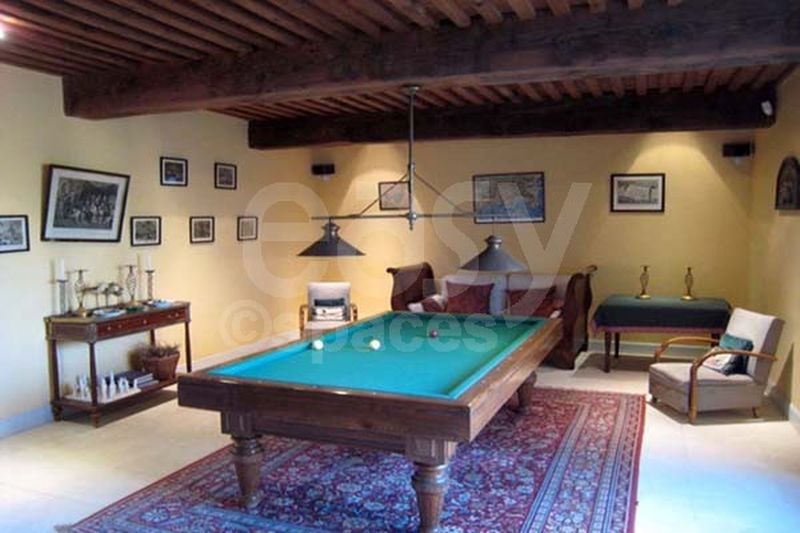 rental of classic film sets and traditional scenery for video shooting on the French Riviera coast