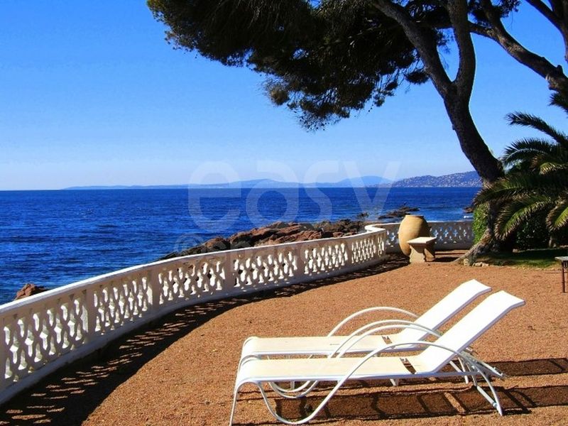 Rent an Exquisite and Stunning Set Decoration for a Professional Photoshoot Near the Beautiful Area of Saint-Tropez