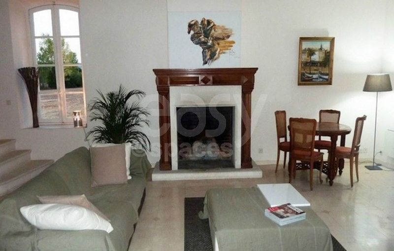 Country house available for rent specifically designed for photography and cinematographic film shooting in Vaucluse 84