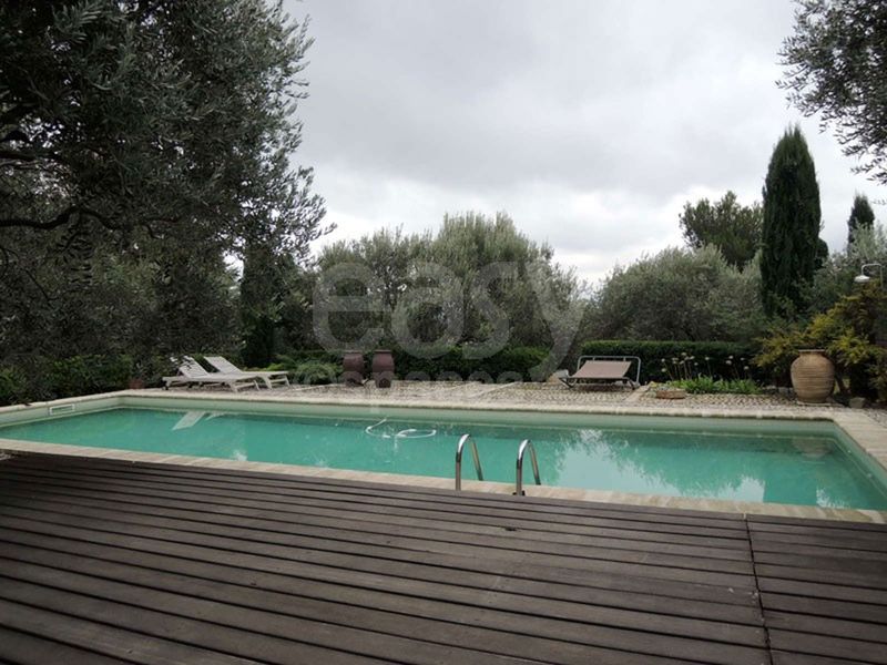 renting a filming location and a set for the cinema production in the Provence-Alpes-Côte d'Azur region in Marseille