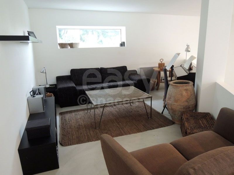 Interior of a modern contemporary house available for rent for film shoots, photo sessions, and various events in Marseille