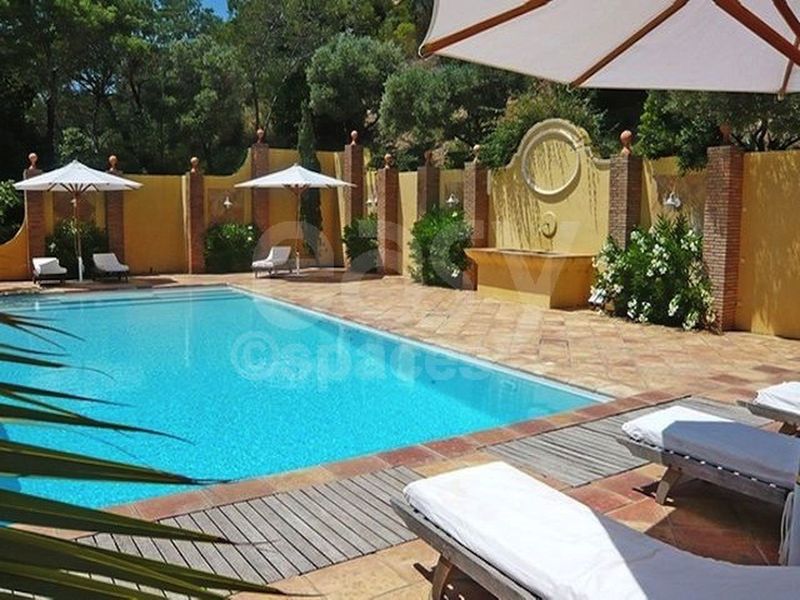 Locations and beautiful scenic settings available for cinematographic film productions in the Provence-Alpes-Côte d'Azur region in Var department 83 specifically in the picturesque town of Saint-Tropez