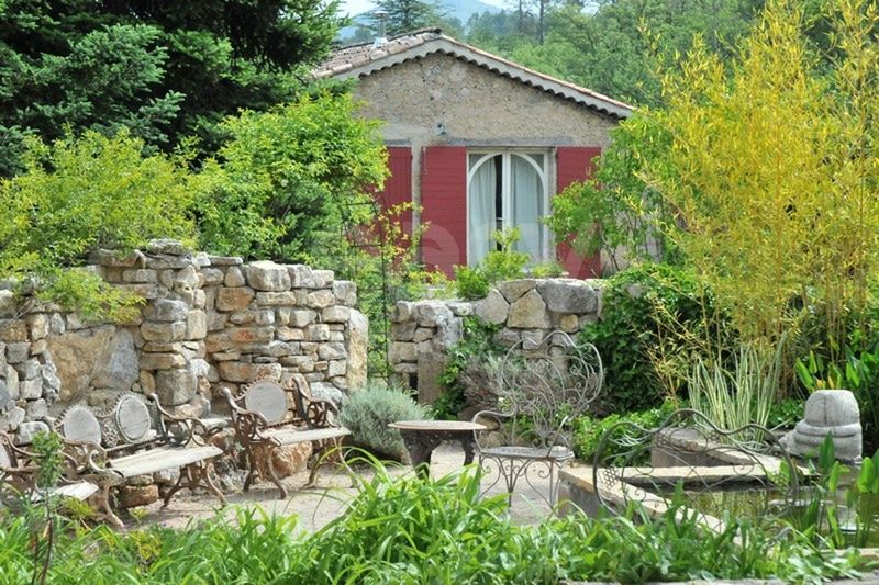 Rental of rooms and unique and versatile venues and locations for professional photo productions and filming projects in the Var 83 region