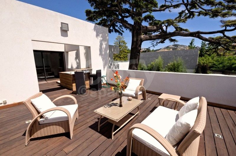 contemporary villa rental available for photo shoots and filming in the southern Marseille area of France, department 13