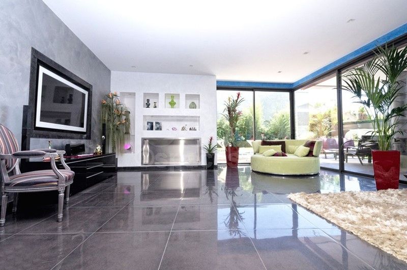 Contemporary architect-designed villa rental ideal for photo shoots and filming in Marseille 13 area