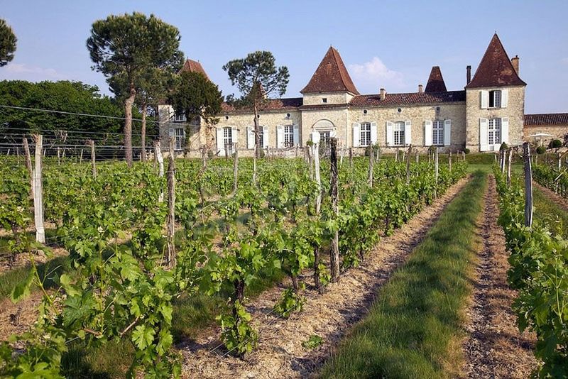 Location scouting and professional location scouts specialized in southeastern and southwestern regions of France