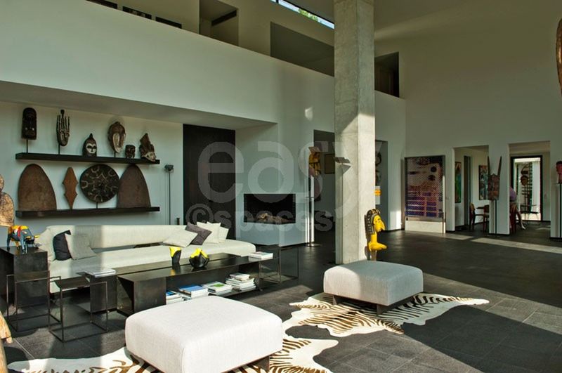 contemporary space rental solutions available for professional business events in Cannes