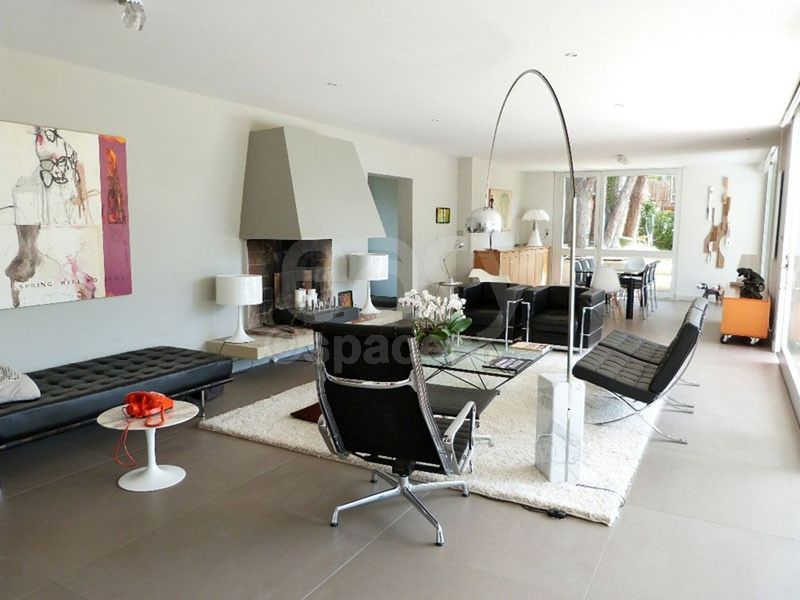 Renting a modern and stylish contemporary villa specifically for a filming shoot in Aix-en-Provence