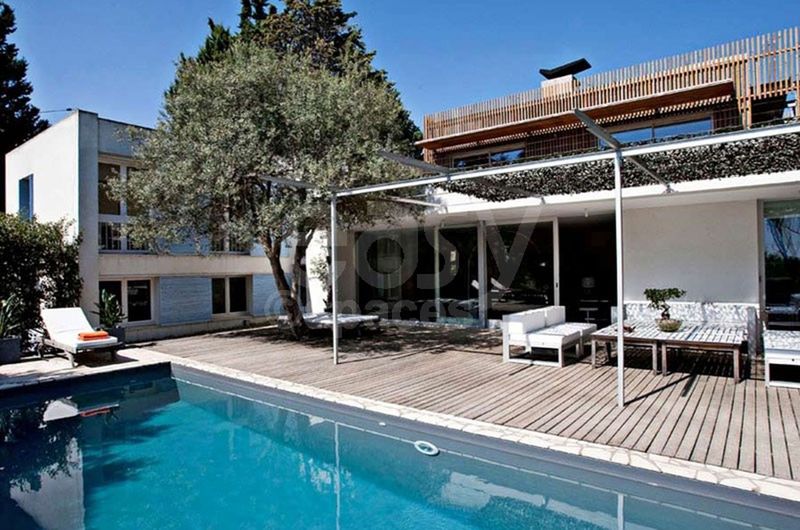 Location scouting company for the film industry in the southeastern region of France, specifically in Provence-Alpes-Côte d'Azur and department number 13