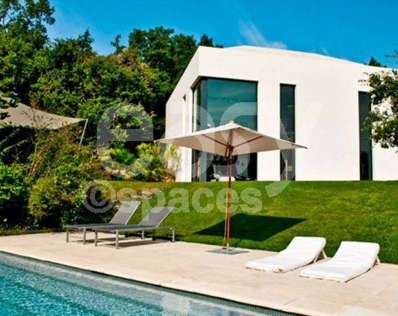 venue rental services for hosting events in Cannes and Nice within the PACA region