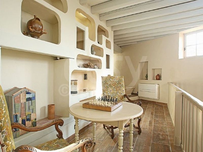 Decorative and atmospheric setting specifically designed for photo shoots in the beautiful Luberon region