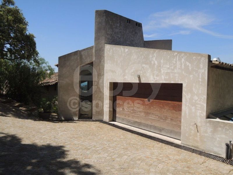 comprehensive organization and management of photographic production in the scenic town of Saint Tropez