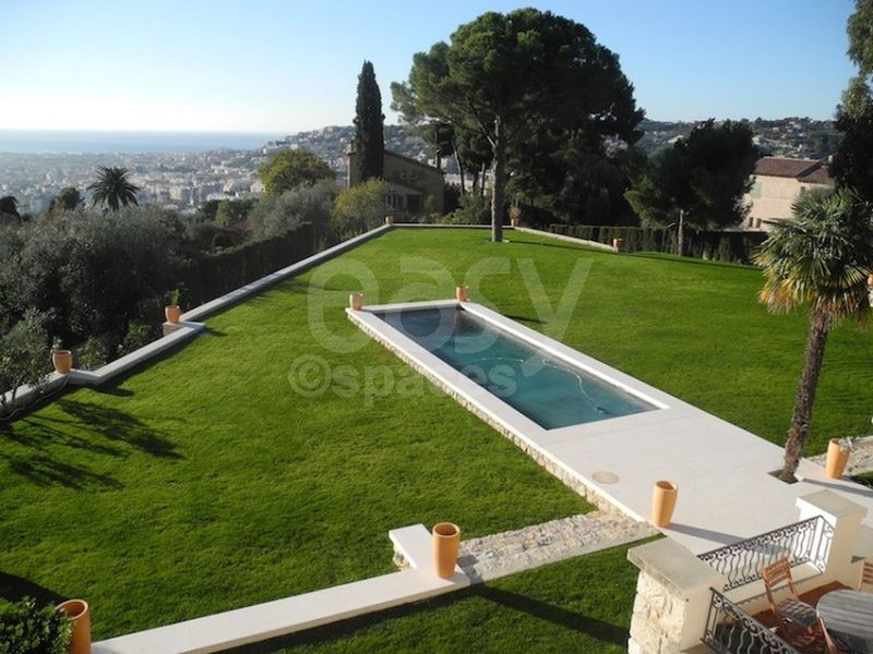 I would like to rent a private villa for a special event in the city of Nice located in the 06 region