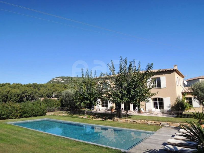 Find an ideal and picturesque location for an unforgettable photoshoot in the beautiful French Riviera