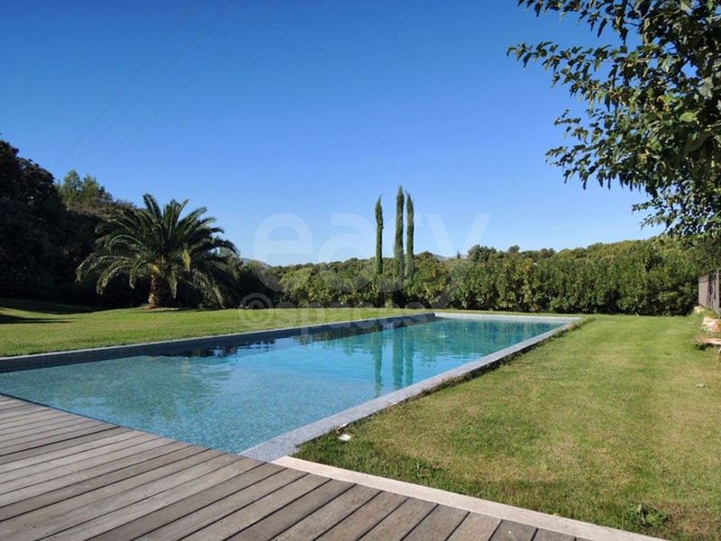 renting an authentic and professional film set location in Marseille, district 13