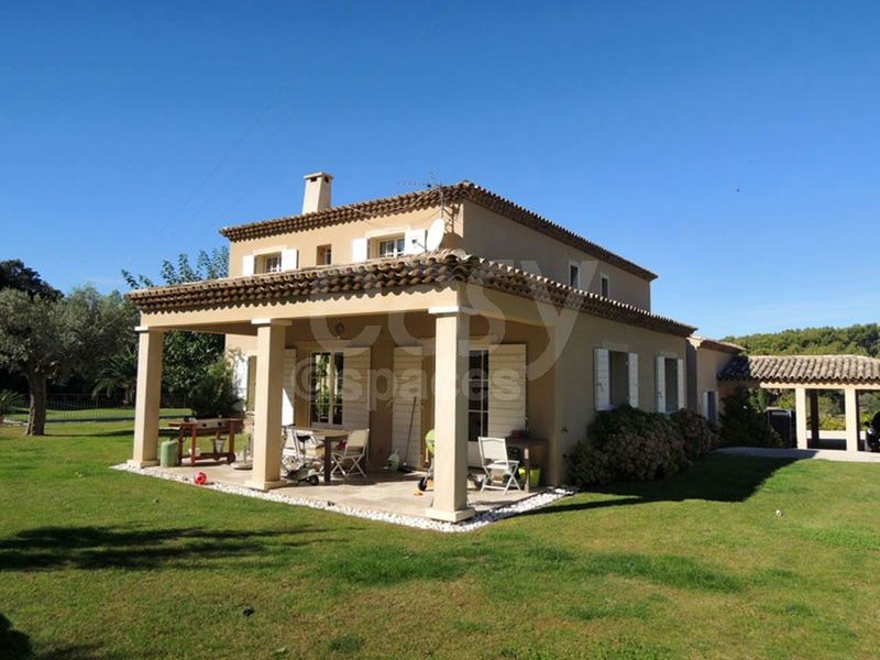 rent a villa for professional photoshoots and photography sessions in Marseille