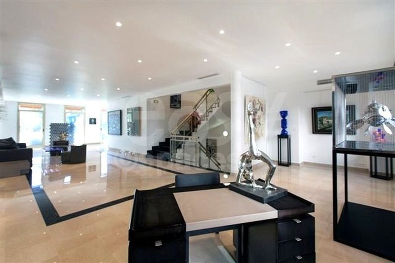 offer your location for photo shoots or special events as a venue provider