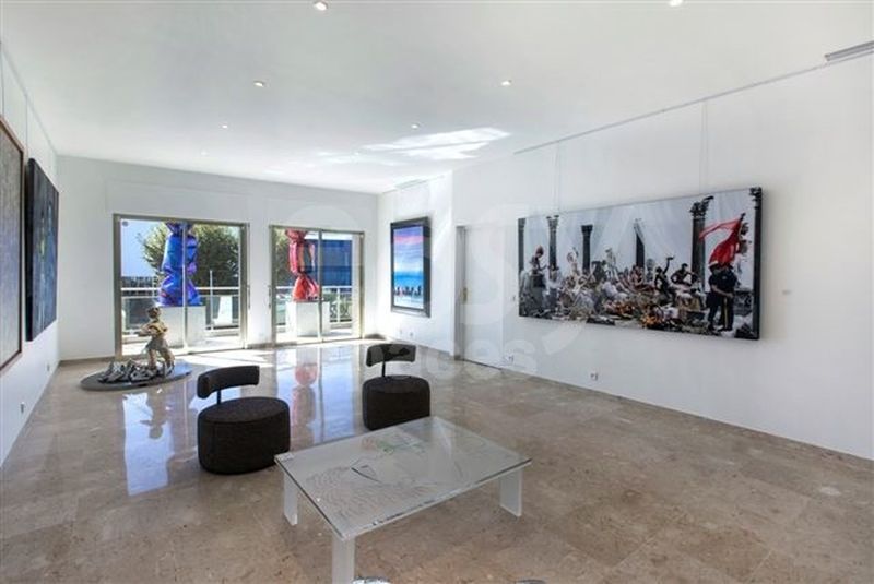 Contemporary and Modern Venue Perfectly Suited for Professional Events in Cannes 06