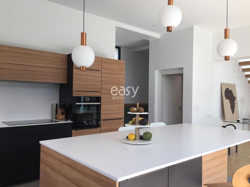 Private house available for rent for film shooting purposes in Paris city center