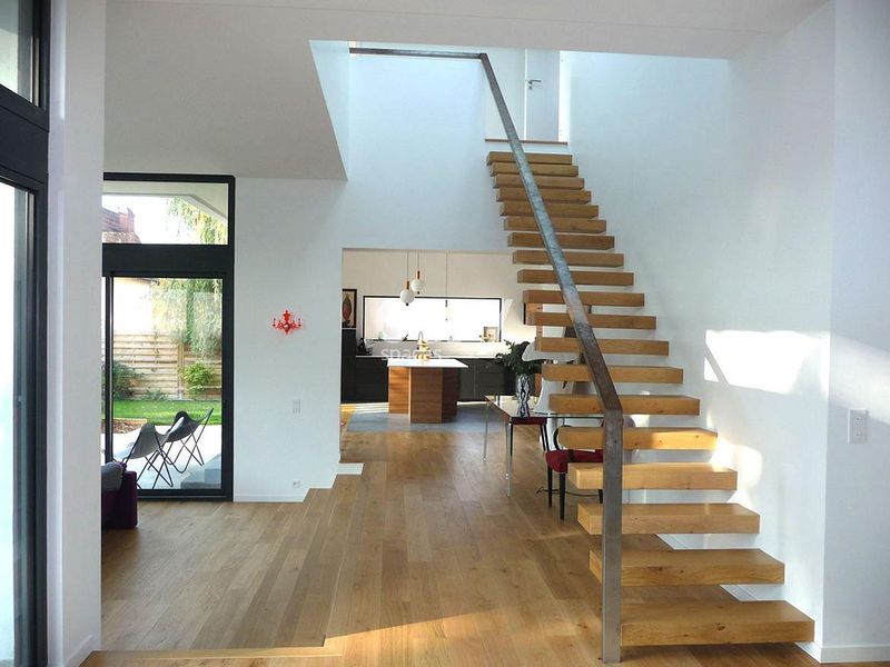 Private house with garden available for rent in Paris for professional photoshoots and photography sessions