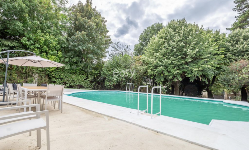 House with Swimming Pool Specifically Designed for Hosting Various Event Activities in Paris