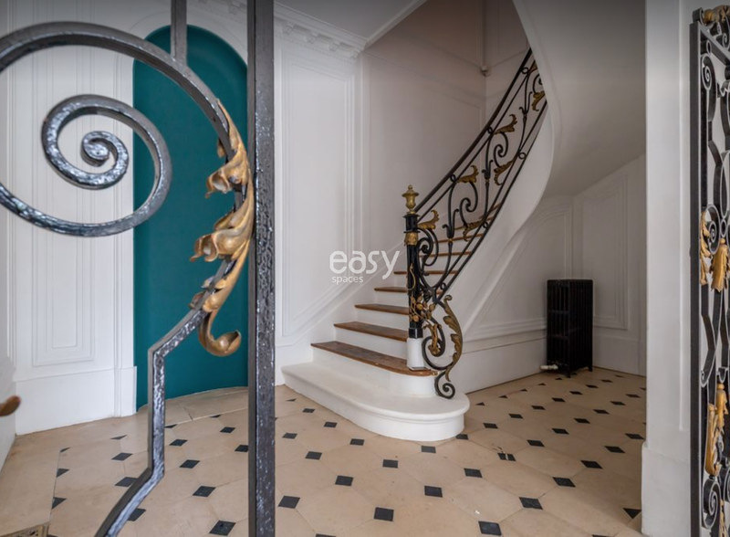 Elegant and spacious master house available for filming purposes in Paris