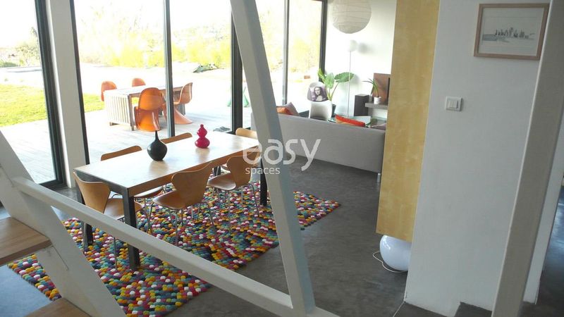 Contemporary house designed for professional photo shoots in the city of Nice