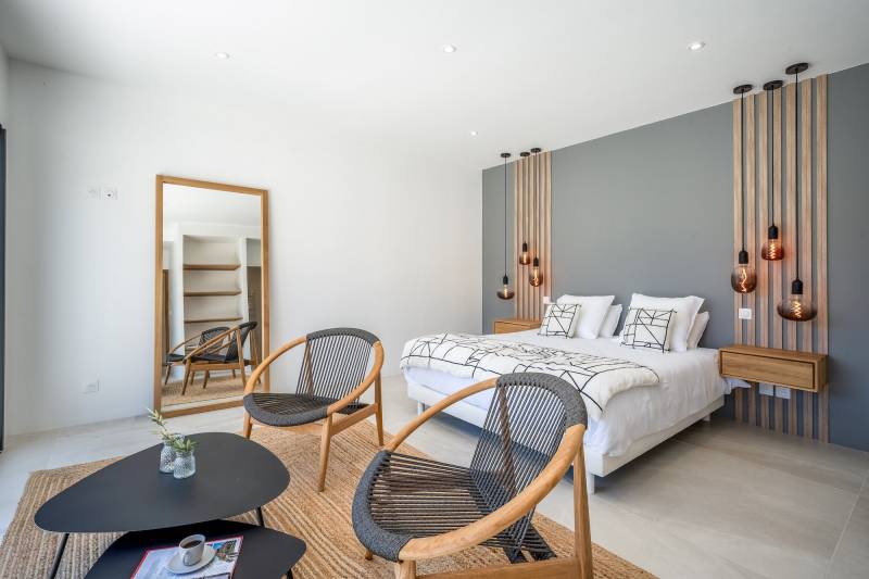 rent an unusual and unique location in FRANCE for an exceptional photo shoot in the Alpilles region