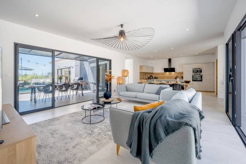 House with swimming pool available for rent for a professional photo shoot in the beautiful Lubéron region of France