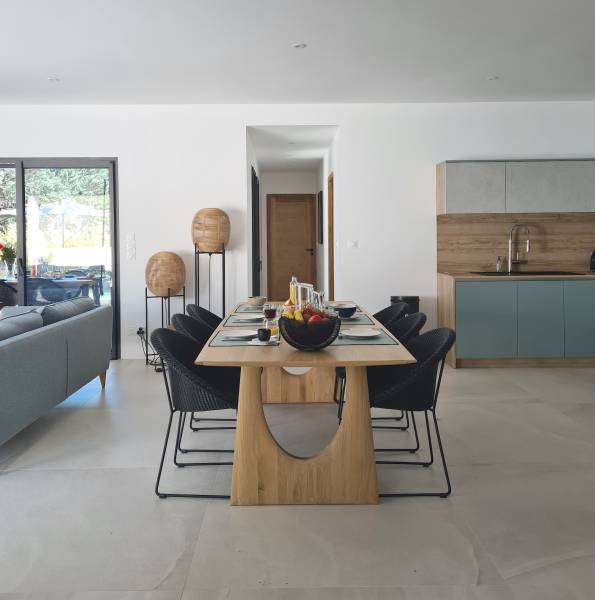 Villa available for rental specifically for advertising shoot purposes in the picturesque Luberon region of FRANCE