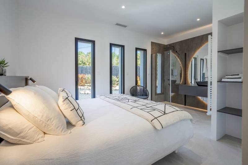 modern villa rental for filming purposes in the picturesque south of FRANCE