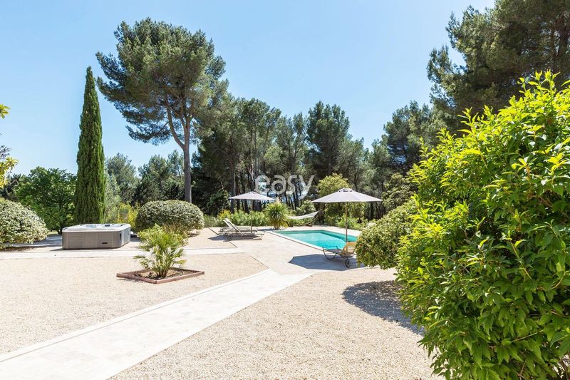 filming location in the beautiful and scenic Lubéron region in the south of France