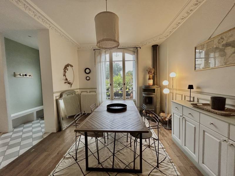 Unusual and Unique Photoshoot Location in Paris, FRANCE