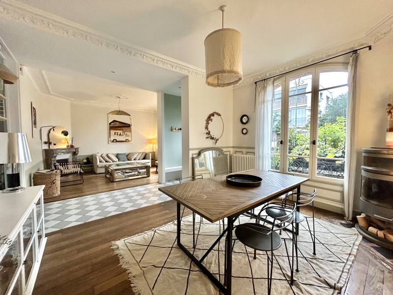 House available for rent in Paris, France, ideal for professional photo shoots and creative photography sessions