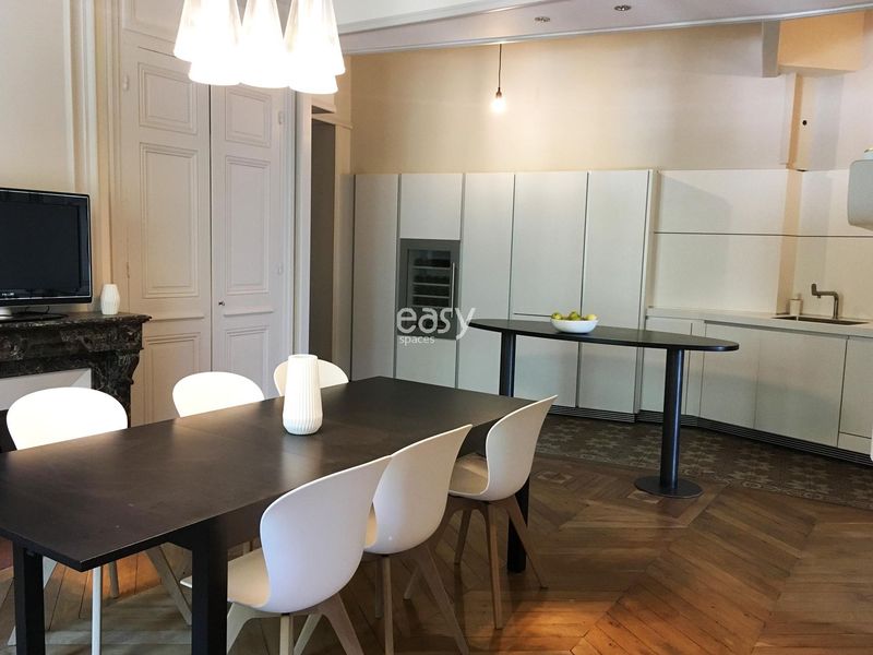 A designated place specifically intended for taking photographs in the city of Lyon