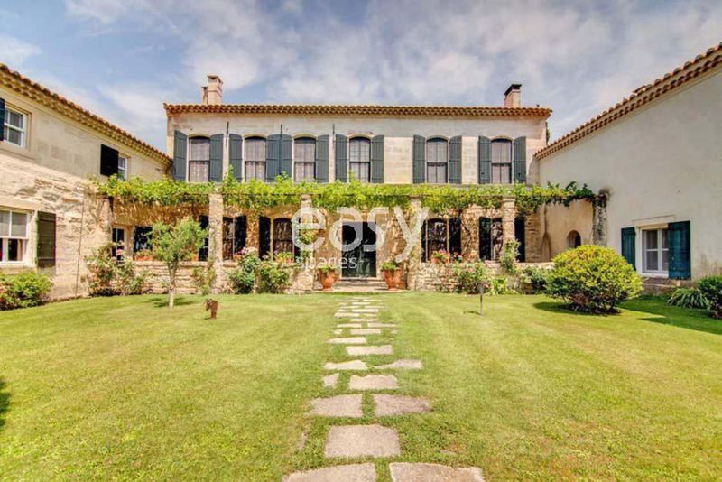 Who is familiar with a scenic and authentic shooting location in the beautiful region of Camargue?