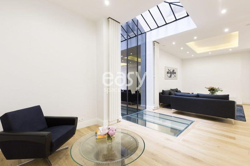 location for a temporary pop-up store in the city of Paris, FRANCE