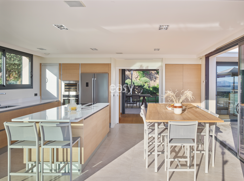 Rental of a modern villa perfectly suited for filming purposes in Saint Tropez, Var, FRANCE