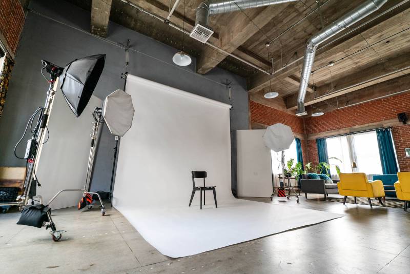 Photo studio available for rent for professional photo shoots in Los Angeles
